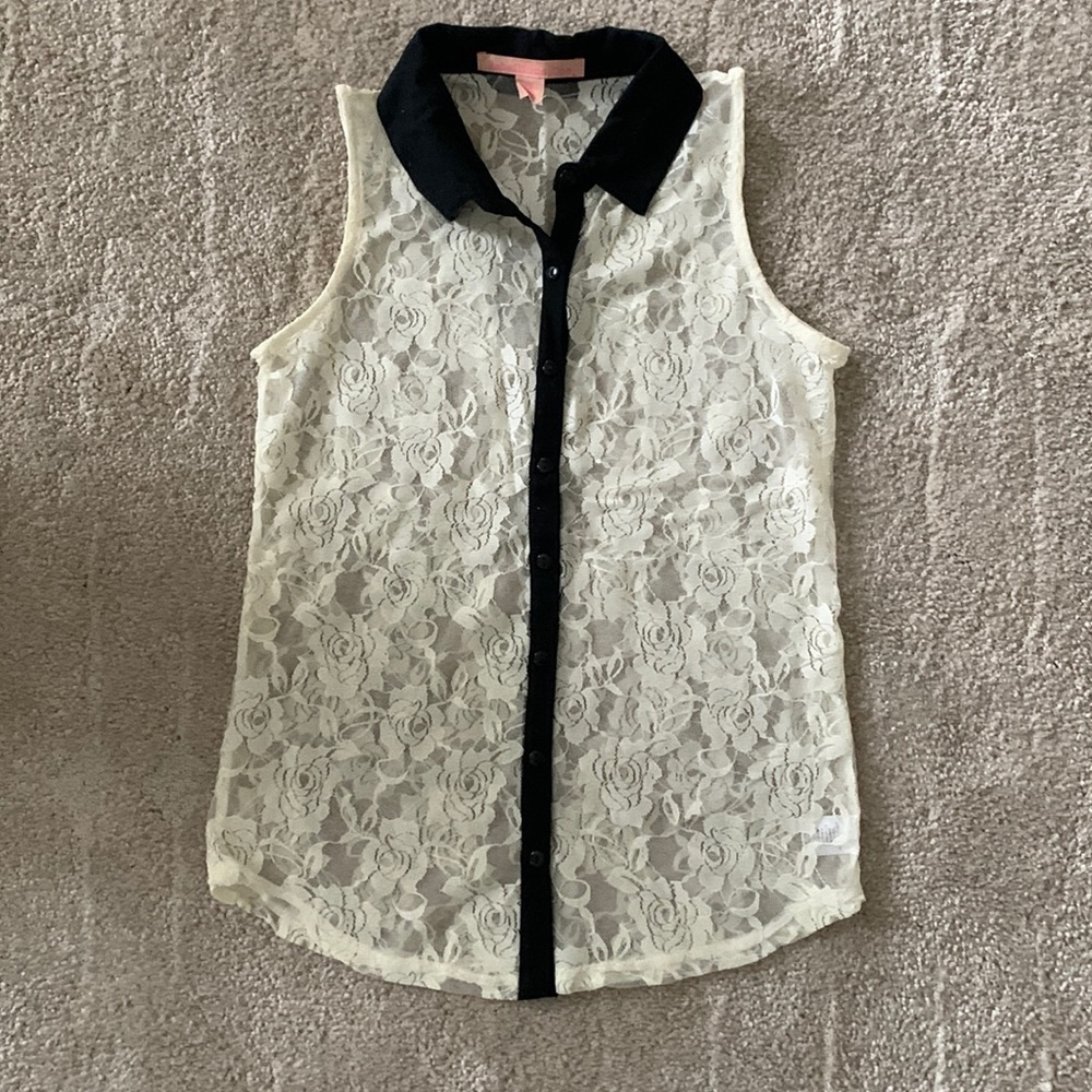 Sleeveless button up shirt